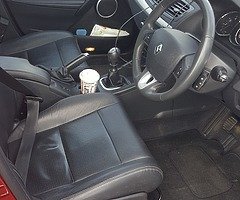 RENAULT MEGANE 1.5 DIESEL - Image 7/10