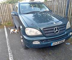 02 Mercedes Benz ML270 d