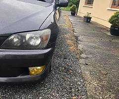 Lexus is200 se model