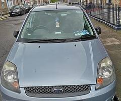 Vând Ford Fiesta din 2006.