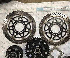ZX6R and ZX10R brake discs, TC rings and sprocket carriers