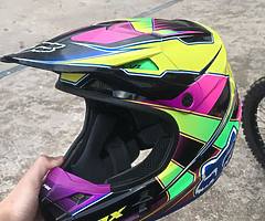 FOX V1 motocross helmet
