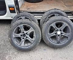 ALLOYS WHEELS WITH VERY GOOD TYRES
