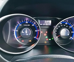 2011 Hyundai ix35 1.7 crdi immaculate Condition in side and out top spe - Image 4/8