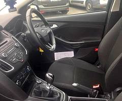 Ford Focus Style 1.5 DSL - Image 9/10