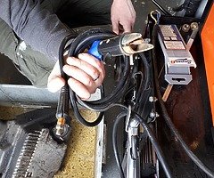 TIG WELDER WITH STAND AND GAS - Image 4/6