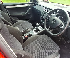 Skoda Octavia Combi 4X4 - Image 8/10