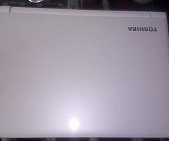 Toshiba satellite white l50-c-1gx laptop, skullcandy sound system - Image 3/10