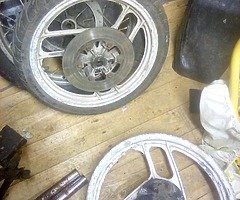 Yamaha RD125 LC frame=wheels=seat=yokes - Image 3/5