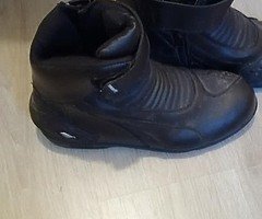 Bike boots and gloves - Image 1/4