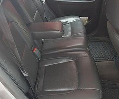 SANTA FE LEATHER REAR SEATS WITH SEATBELT.