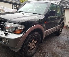 Breaking Mitsubishi pajero 3.2 did 7 seater - Image 3/5