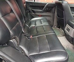 Breaking Mitsubishi pajero 3.2 did 7 seater