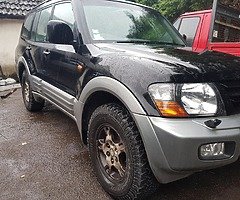 Breaking Mitsubishi pajero 3.2 did 7 seater - Image 5/5