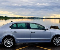 2012 SKODA SUPERB