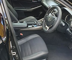 Lexus IS 300H - Image 8/10