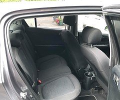 Hyundai i[hidden information] petrol - Image 8/10