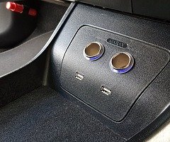 2014 TOYOTA PRIUS HYBRID - Image 9/10