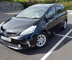 Prius Alpha 2013 black 7 seater - Image 4/10