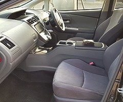 Prius Alpha 2013 black 7 seater - Image 7/10