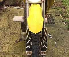 Any one have spares or breaking a 2006 Suzuki rm 85?? Pm me - Image 1/2