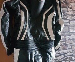 One piece motorcycle leathers - Image 3/5