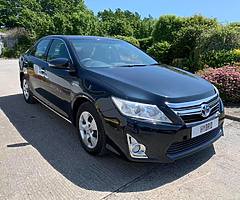 2013 Toyota Camry 2.5 hybrid - Image 3/10