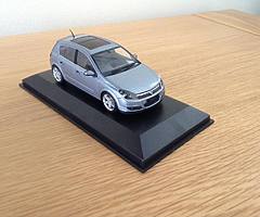 VAUXHALL ASTRA MODEL. Dealers show model. - Image 3/5