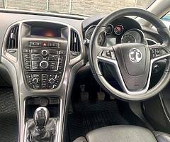 2014 VAUXHALL ASTRA 2.0 DIESEL ELITE - Image 8/10