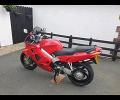 2000 Honda VFR - Image 3/5