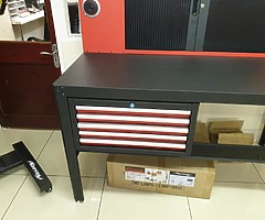 WORK BENCH WITH BLUETOOTH
