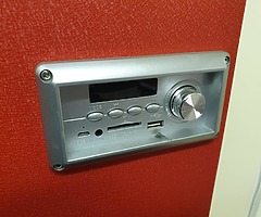 WORK BENCH WITH BLUETOOTH - Image 3/5