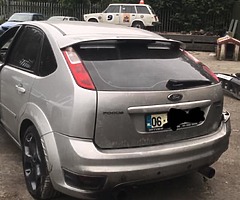 2006 Ford Focus breaking