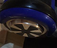 Is anyone intrested in this hover board i had i frome christmass there is a few satreshes on it - Image 3/3